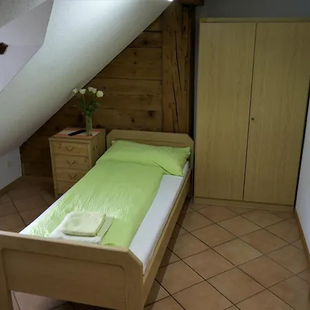 Linde Hotel *